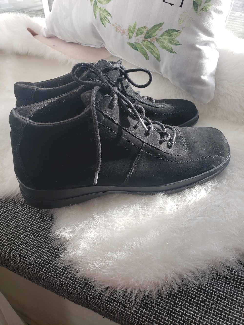 Classic  Easy Spirit Chukka Boots